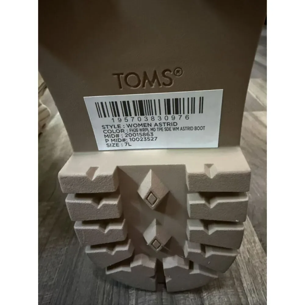 TOMS Astrid Taupe Suede Chelsea Lug Sole Ankle Boots Women’s 7 NWOB Sample